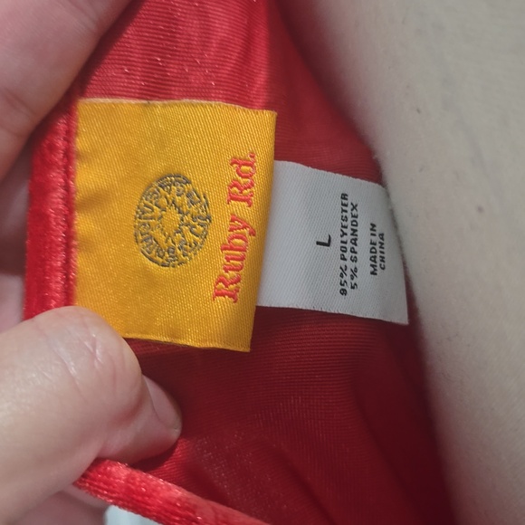 Ruby RDd. Elegant Red Paisley  Floral Women's Top Size Large - Picture 2 of 14